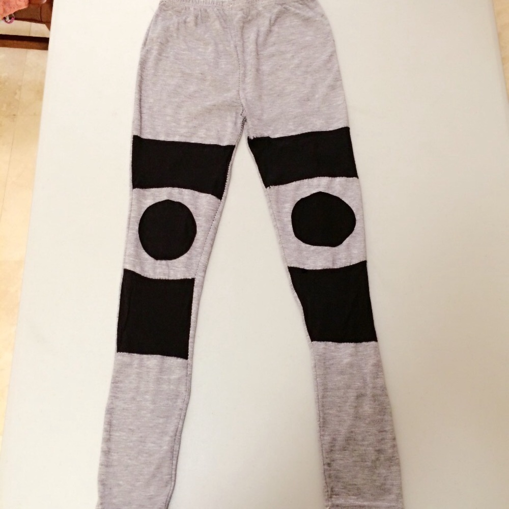 Black and gray sporty leggings
